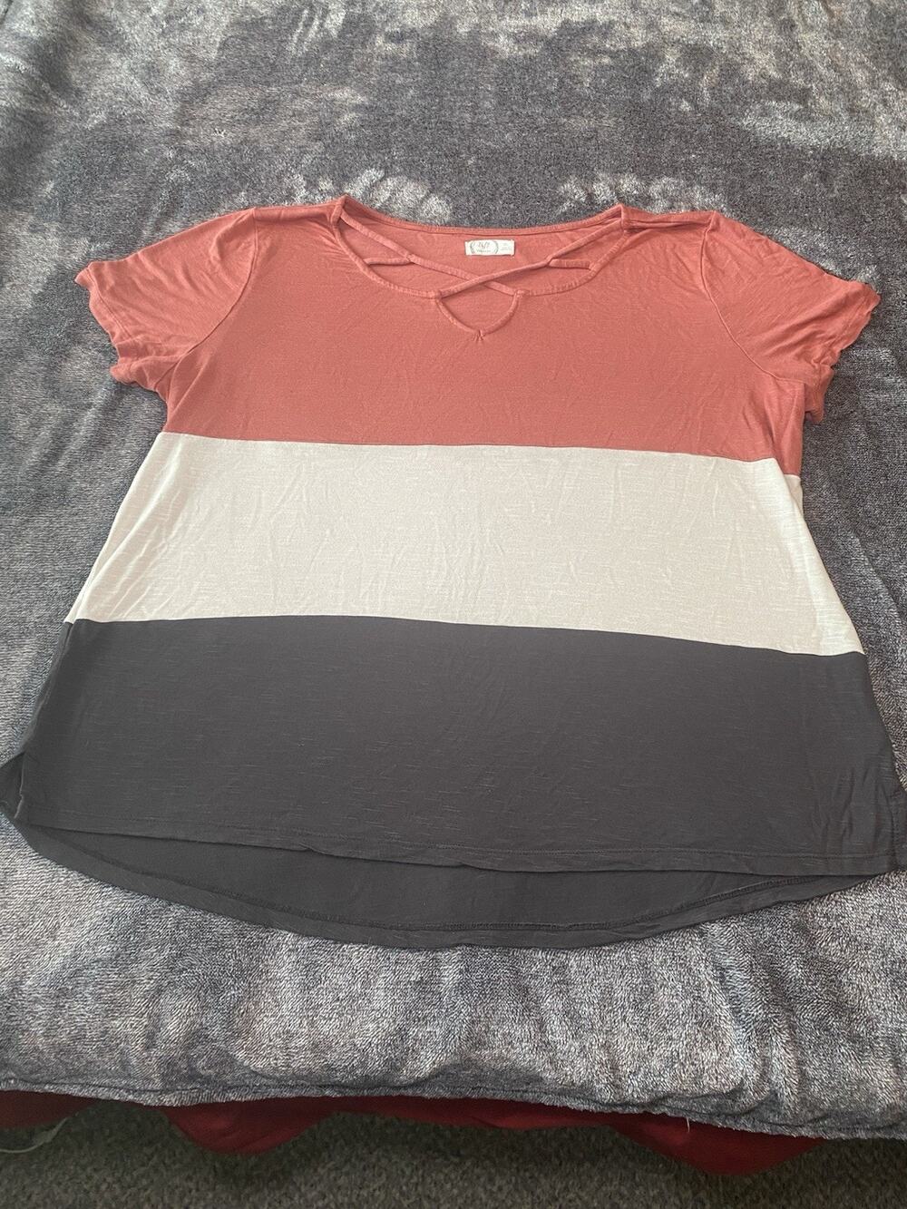 Women’s Maurices 24/7 Maroon&Black Color Lightweight short Sleeve Size XL